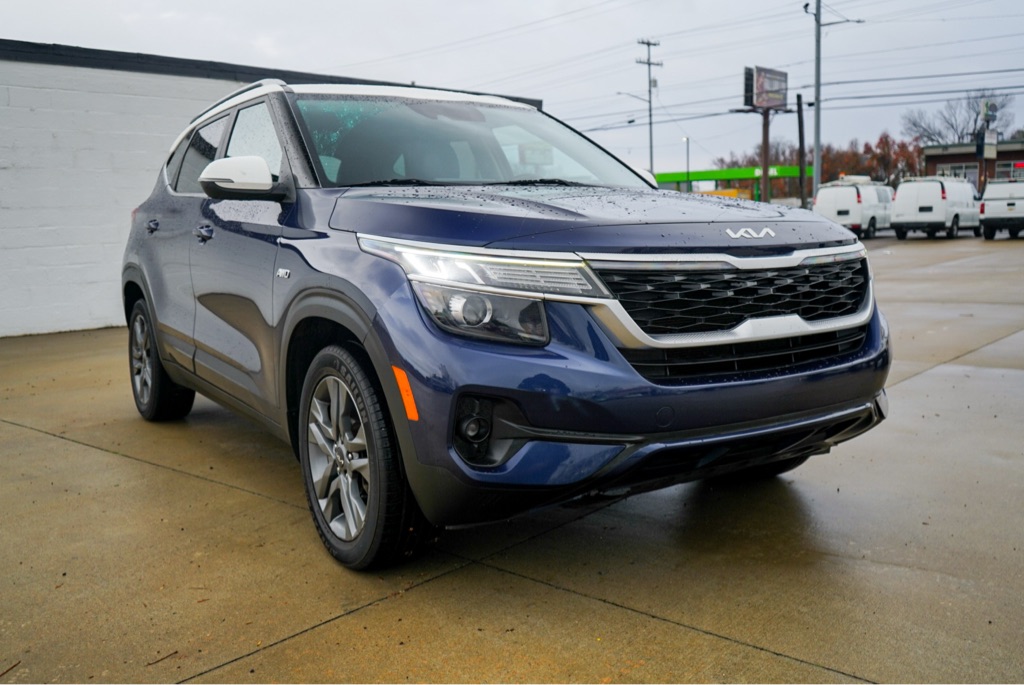 2022 Kia Seltos S Nightfall Edition photo 3