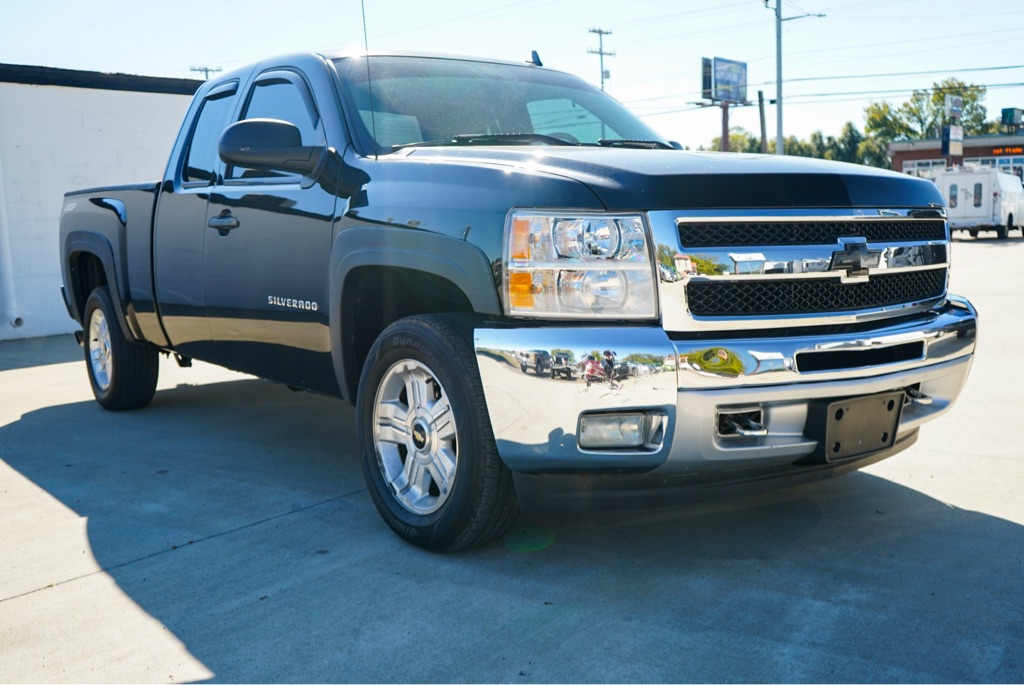 2013 Chevrolet Silverado 1500 LT photo 2