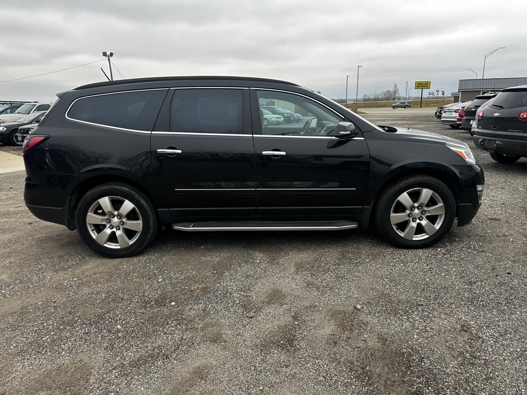 Photo 2 of this CHEVROLET TRAVERSE