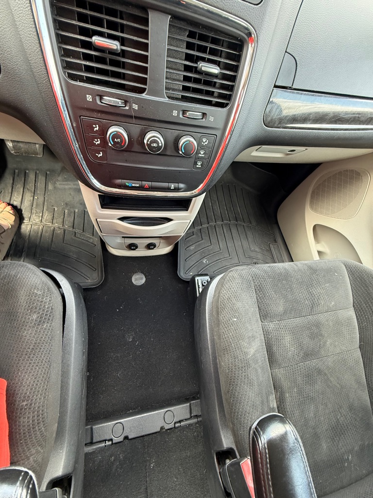 Photo 17 of this DODGE GRAND CARAVAN