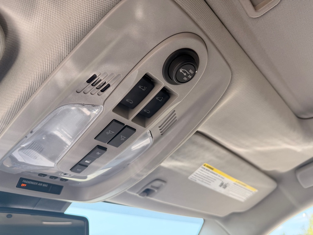 Photo 16 of this CHEVROLET EQUINOX
