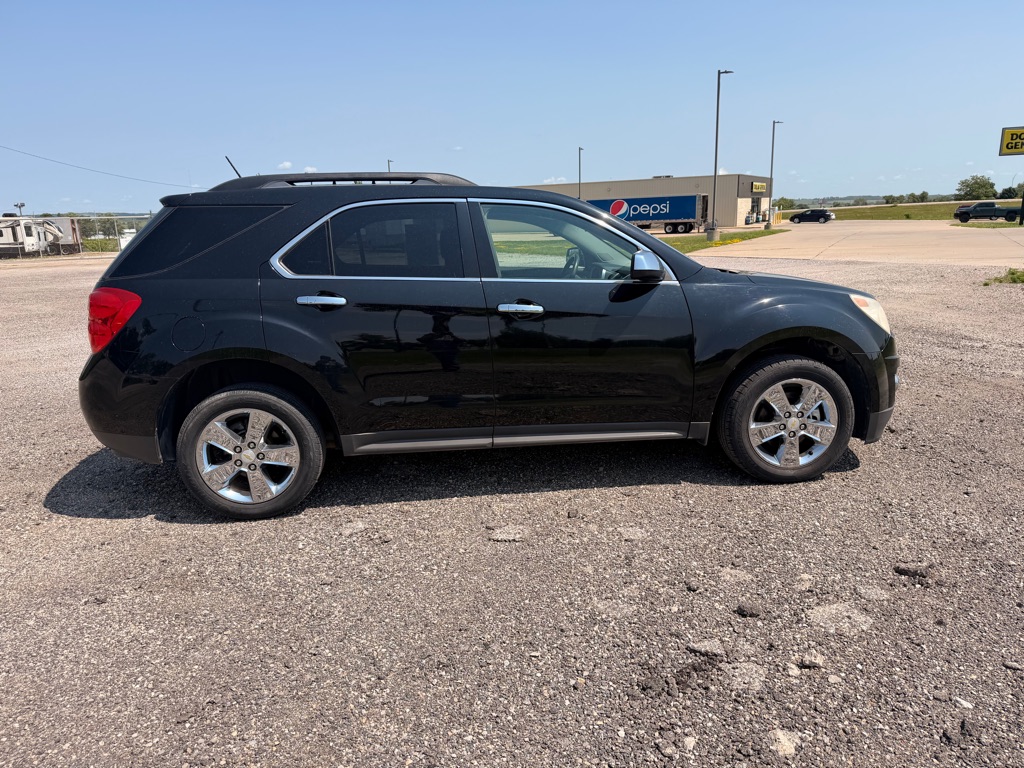 Photo 2 of this CHEVROLET EQUINOX
