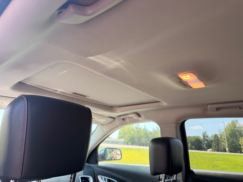 Photo 11 of this CHEVROLET EQUINOX