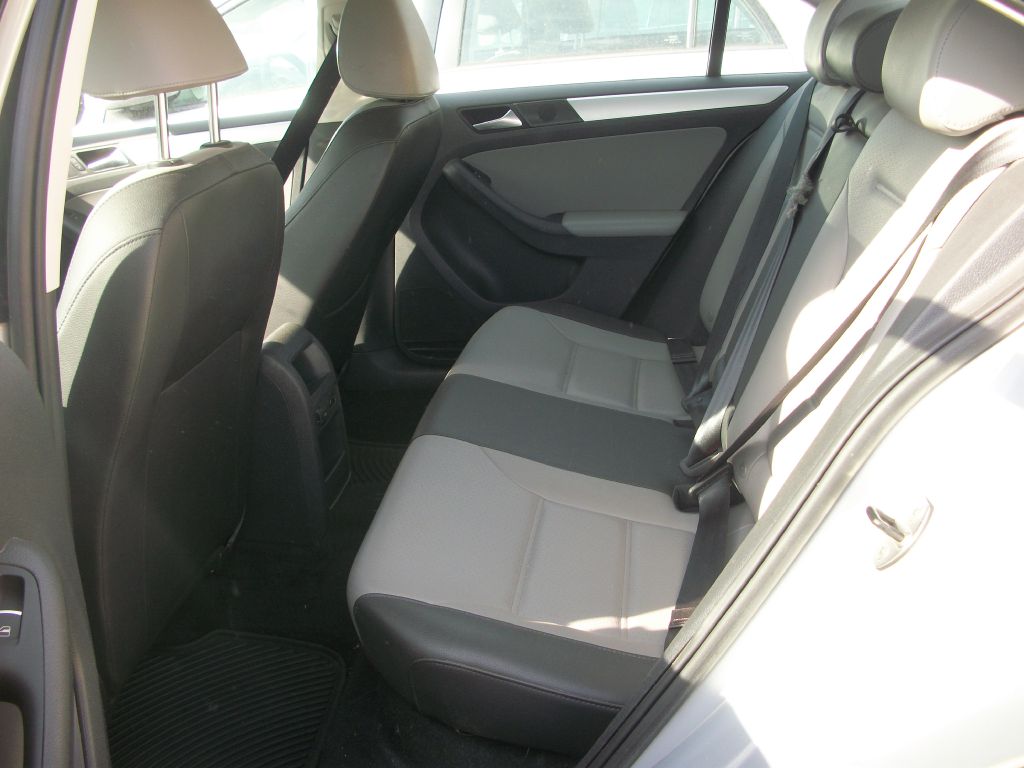 Photo 4 of this VOLKSWAGEN JETTA