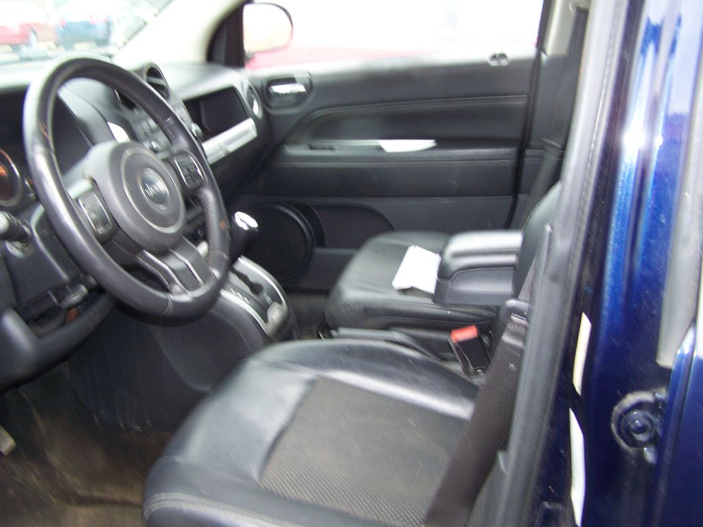 Photo 2 of this JEEP COMPASS