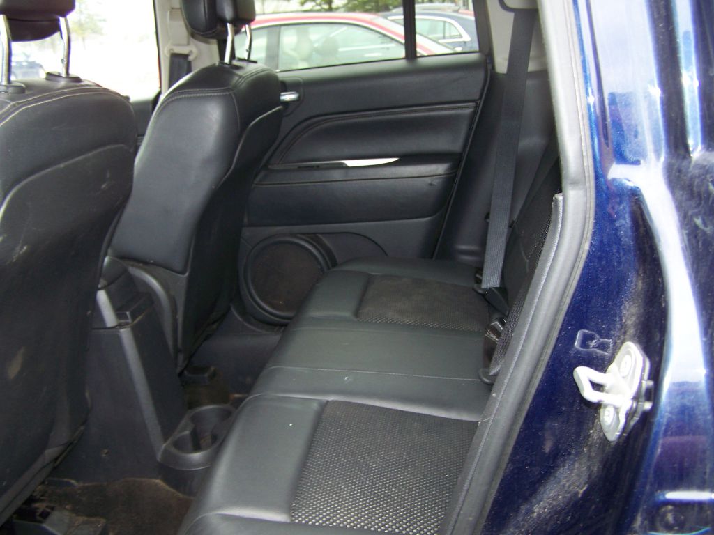 Photo 3 of this JEEP COMPASS