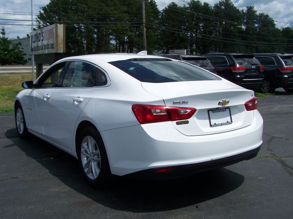 Photo 6 of this CHEVROLET MALIBU