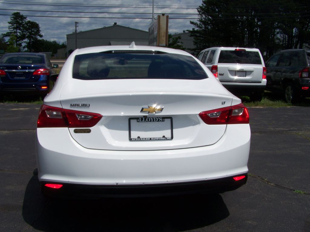 Photo 5 of this CHEVROLET MALIBU