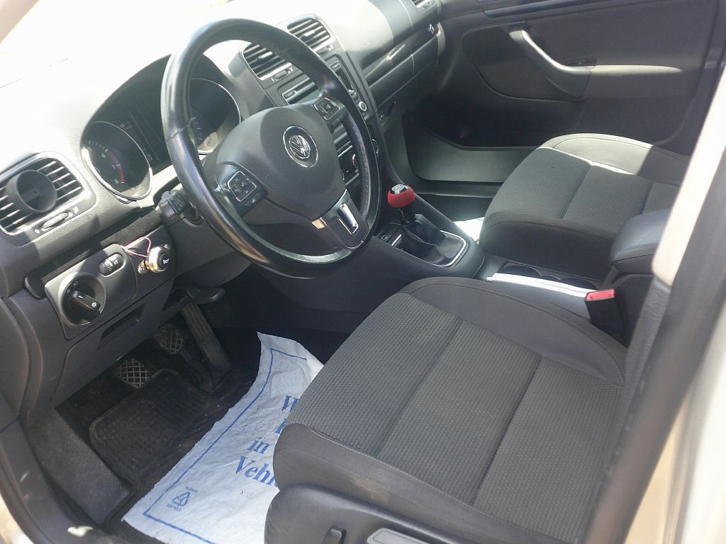 Photo 2 of this VOLKSWAGEN JETTA