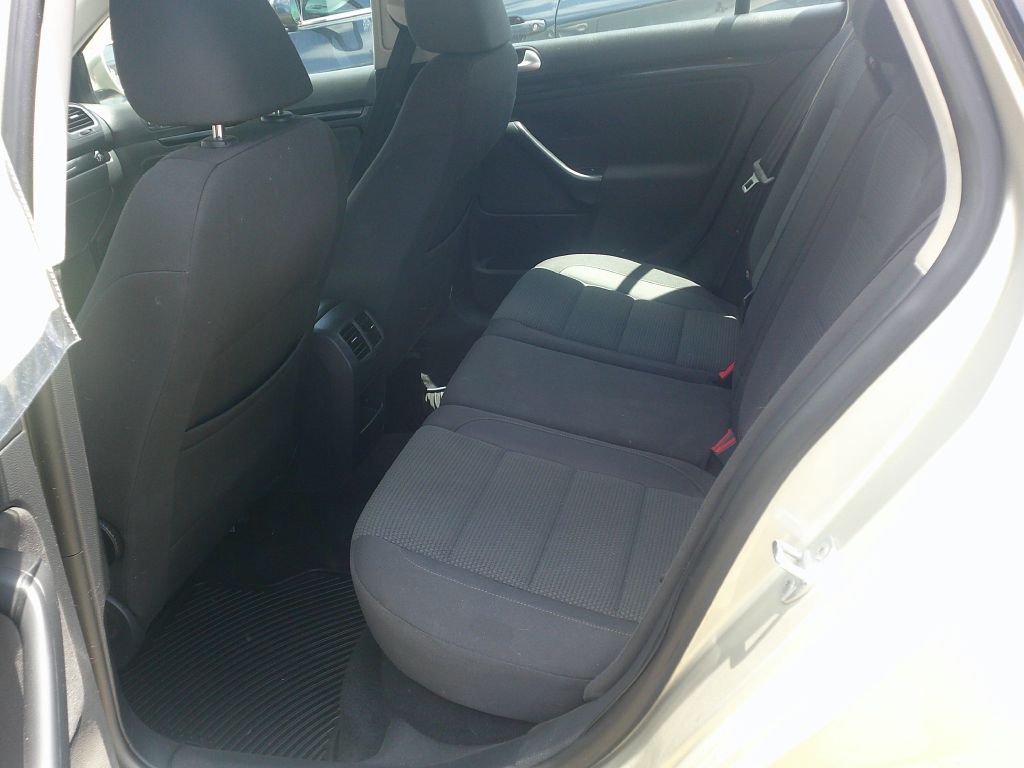 Photo 3 of this VOLKSWAGEN JETTA