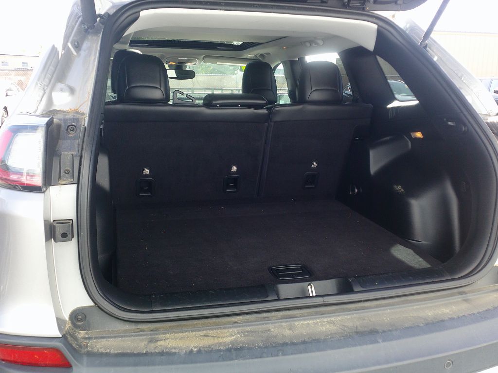 Photo 5 of this JEEP CHEROKEE