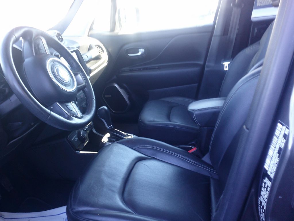 Photo 2 of this JEEP RENEGADE