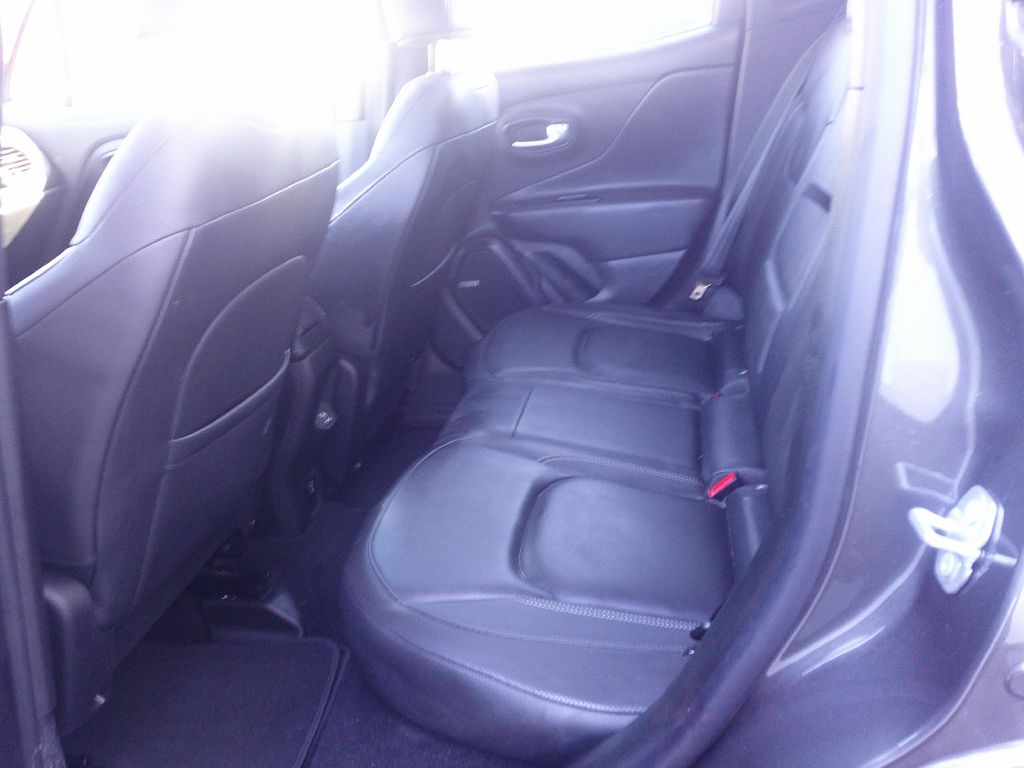 Photo 4 of this JEEP RENEGADE