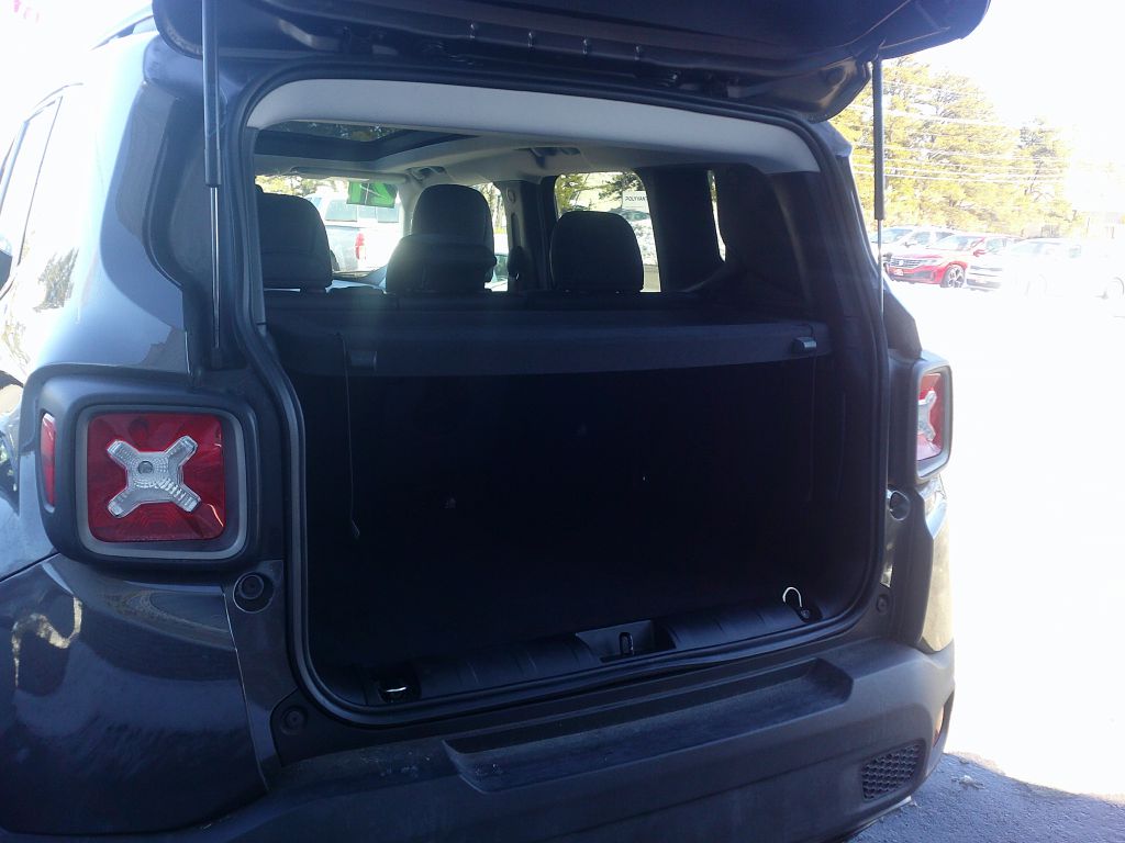 Photo 5 of this JEEP RENEGADE
