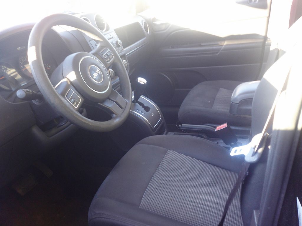 Photo 2 of this JEEP PATRIOT