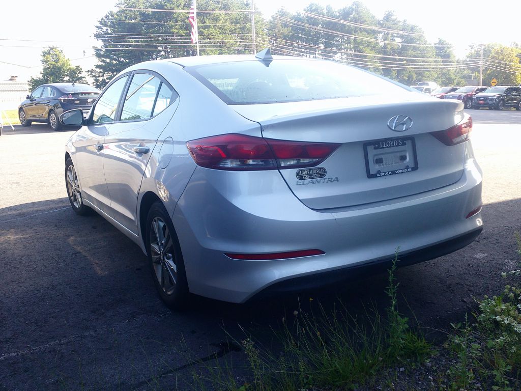 Photo 4 of this HYUNDAI ELANTRA