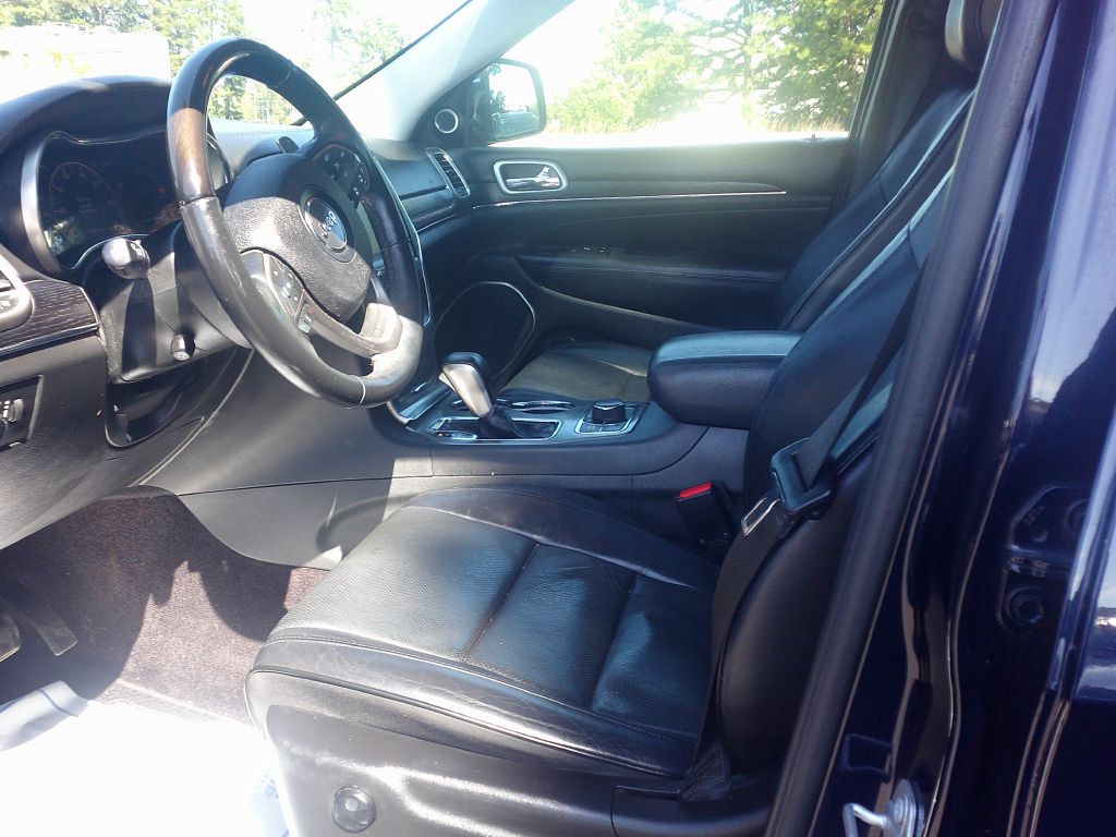 Photo 2 of this JEEP GRAND CHEROKEE