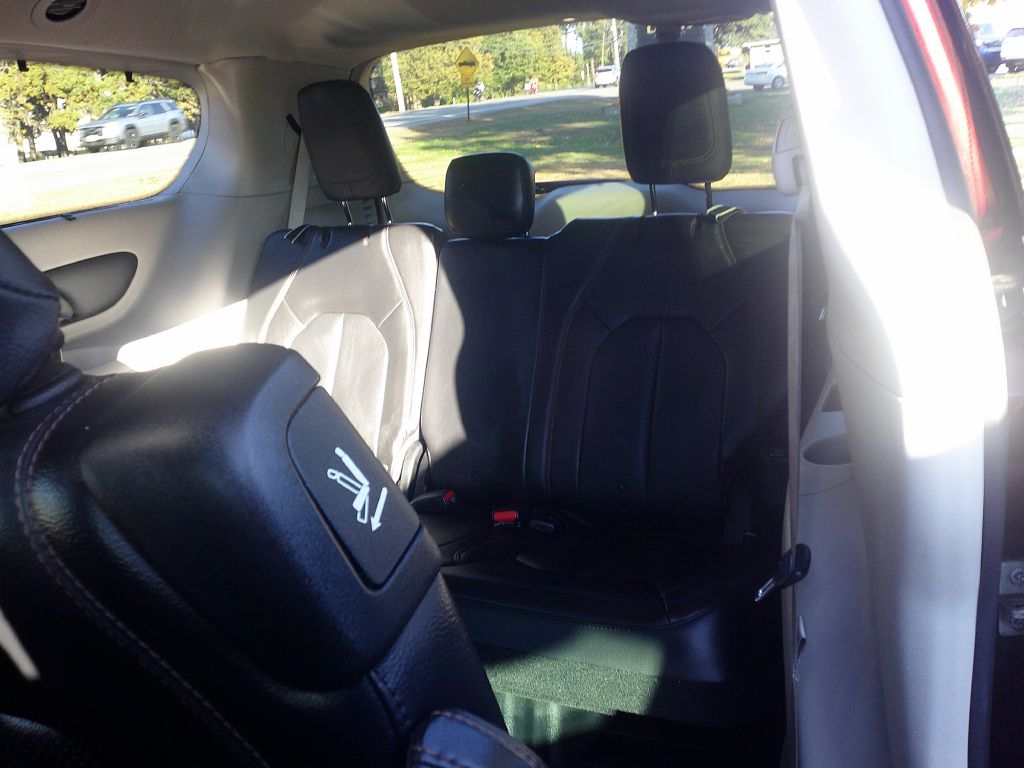 Photo 4 of this CHRYSLER PACIFICA