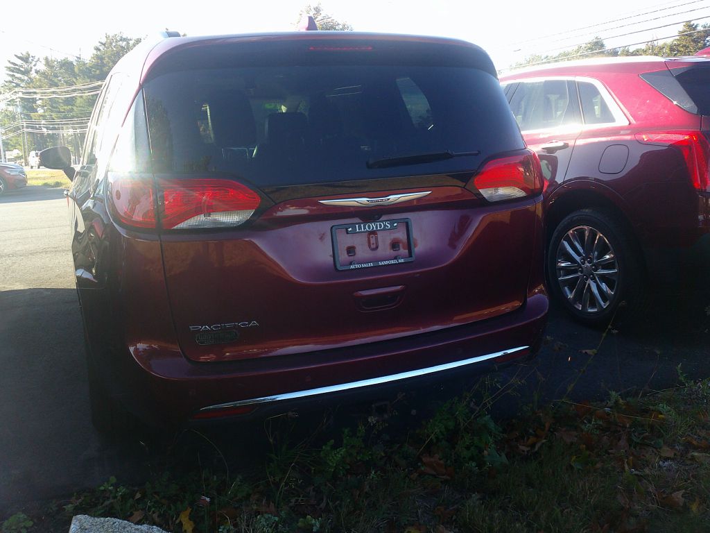 Photo 6 of this CHRYSLER PACIFICA