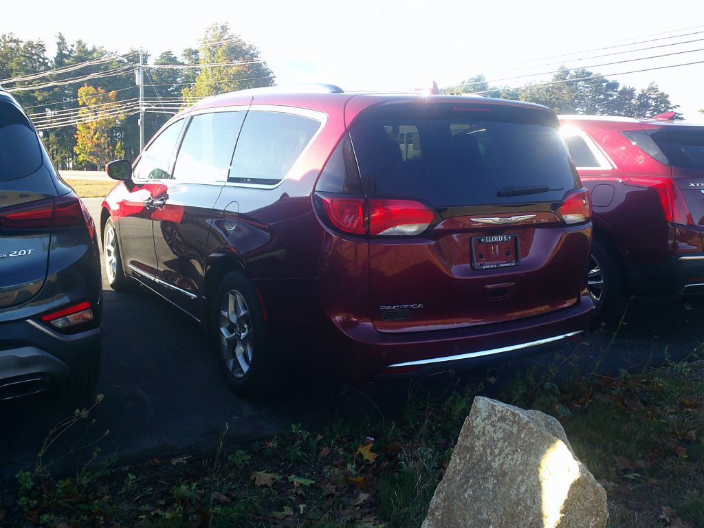 Photo 7 of this CHRYSLER PACIFICA