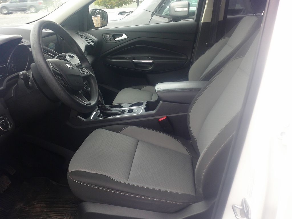 Photo 2 of this FORD ESCAPE