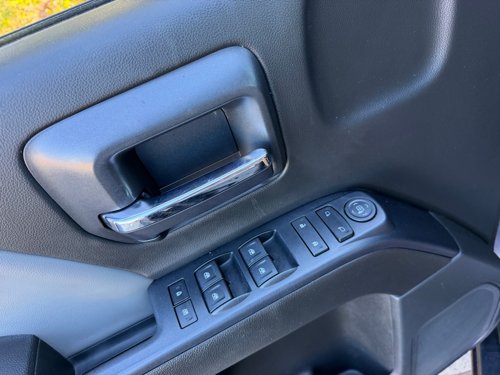 Photo 13 of this CHEVROLET SILVERADO 2500