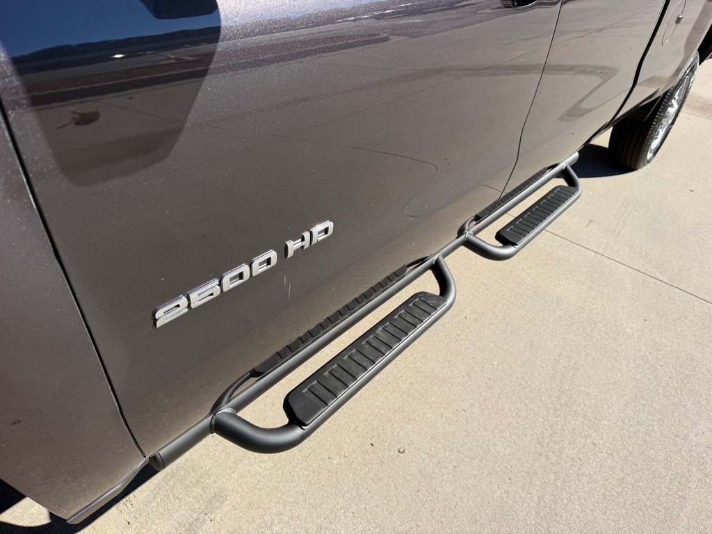Photo 9 of this CHEVROLET SILVERADO 2500
