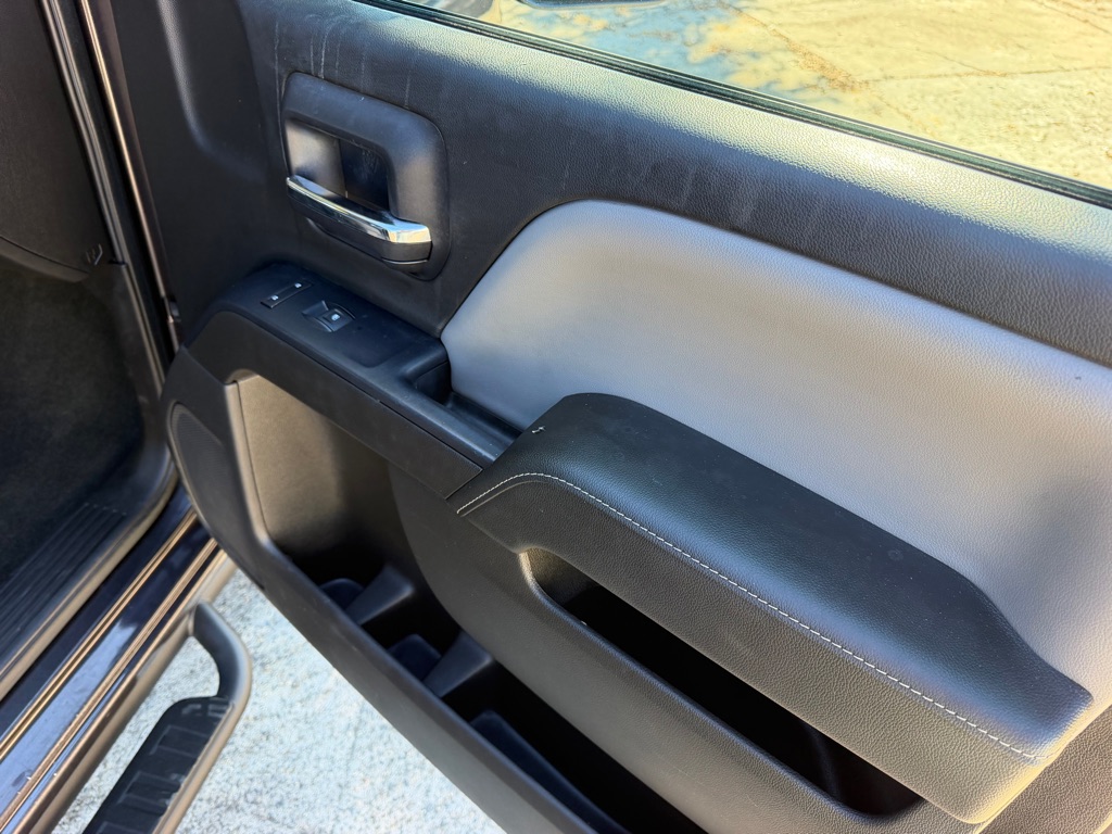Photo 20 of this CHEVROLET SILVERADO 2500