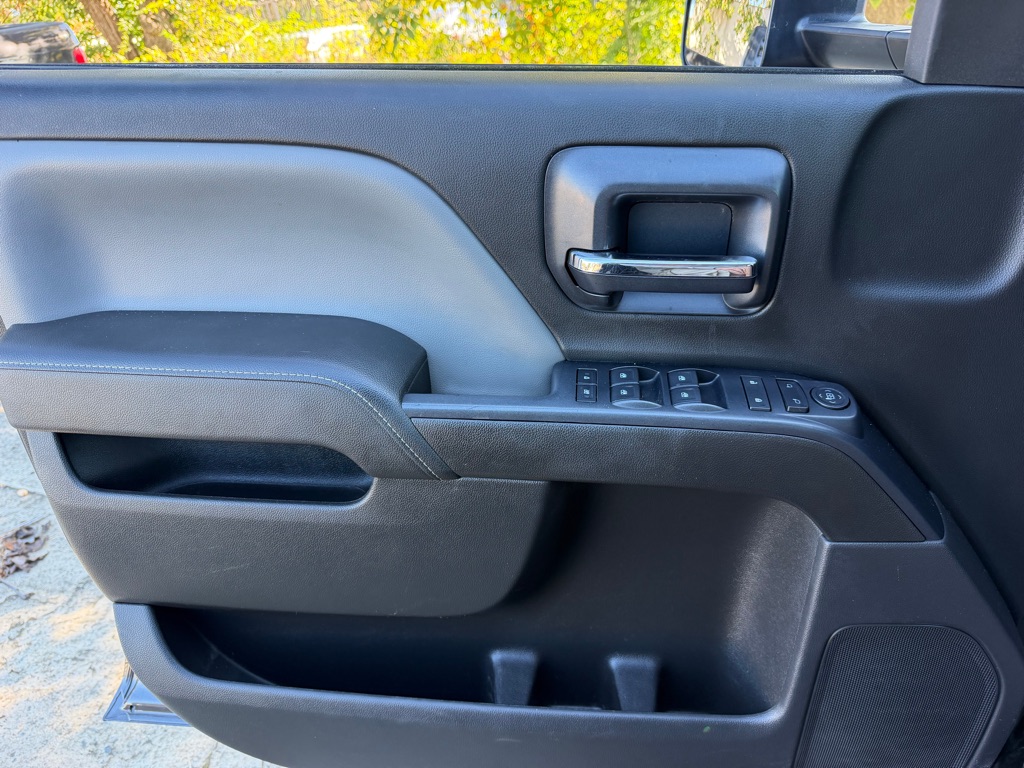 Photo 12 of this CHEVROLET SILVERADO 2500