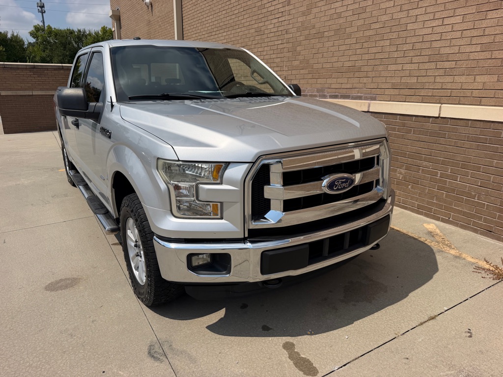 Photo 5 of this FORD F150 XLT 4X4
