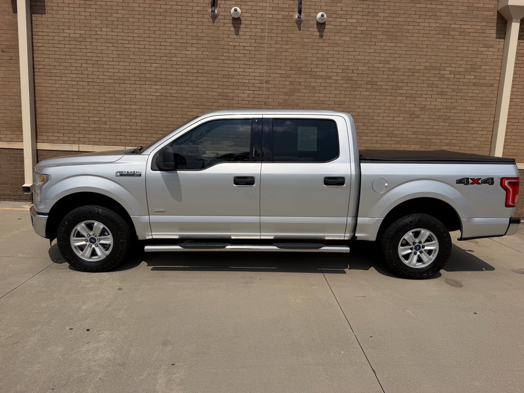Photo 3 of this FORD F150 XLT 4X4