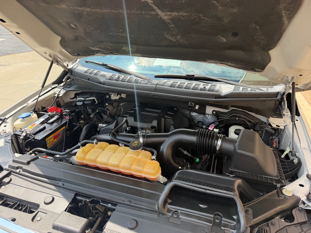 Photo 32 of this FORD F150 XLT 4X4