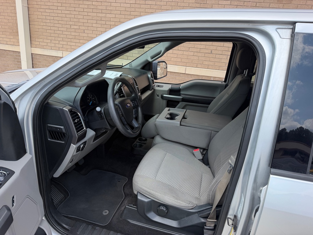 Photo 13 of this FORD F150 XLT 4X4