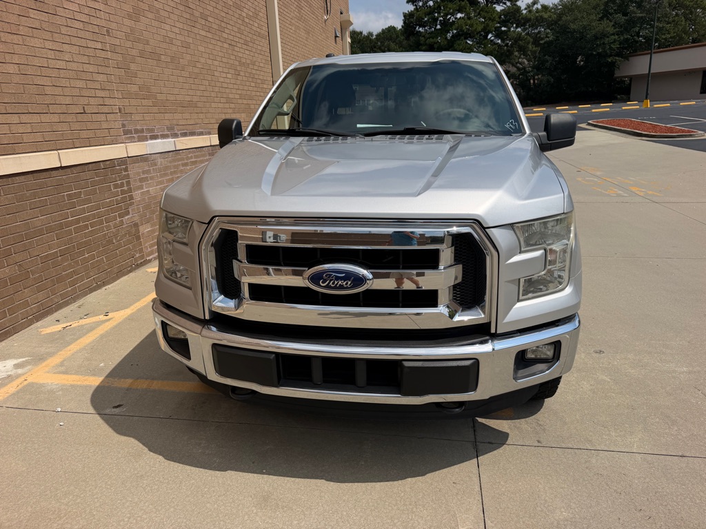 Photo 8 of this FORD F150 XLT 4X4