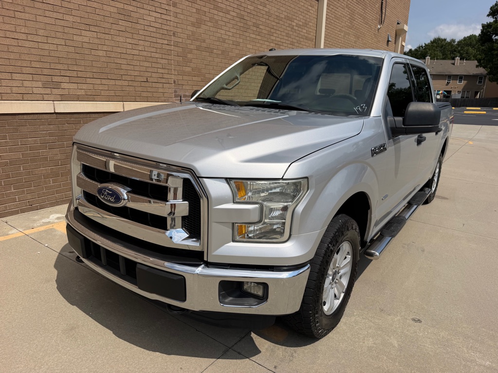 Photo 11 of this FORD F150 XLT 4X4