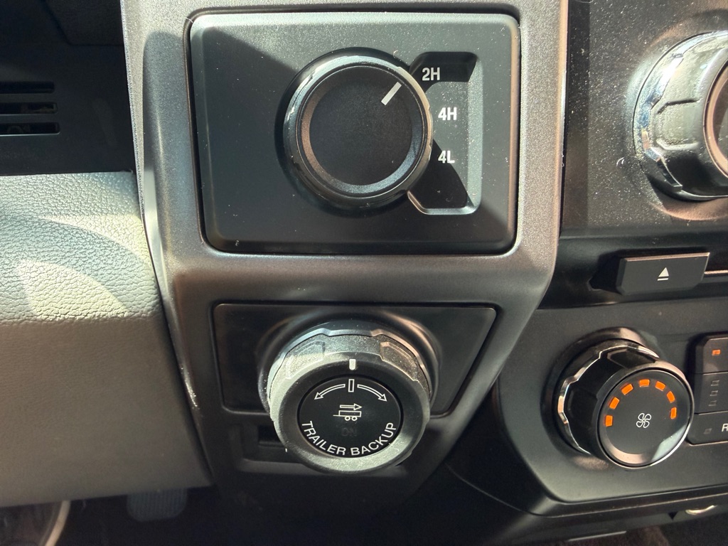 Photo 20 of this FORD F150 XLT 4X4