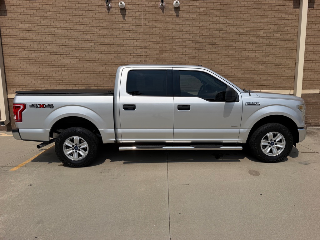 Photo 6 of this FORD F150 XLT 4X4
