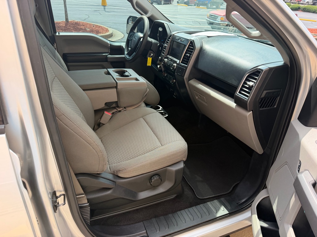 Photo 16 of this FORD F150 XLT 4X4