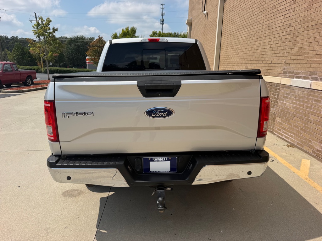 Photo 12 of this FORD F150 XLT 4X4