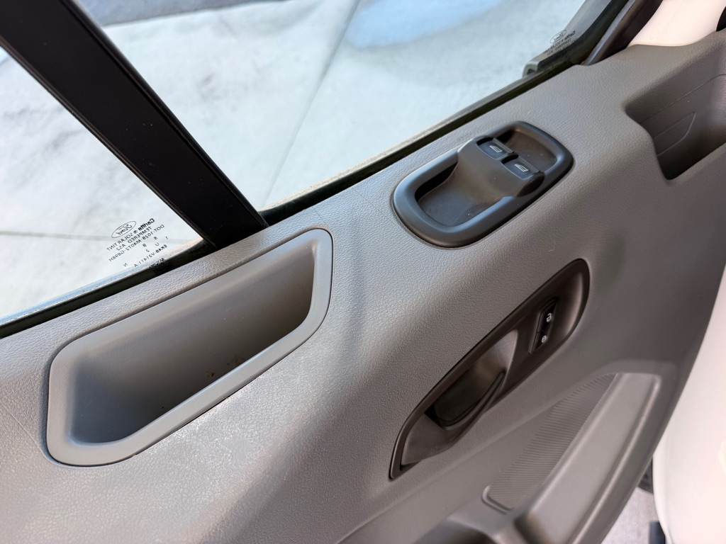 Photo 18 of this FORD TRANSIT T-150