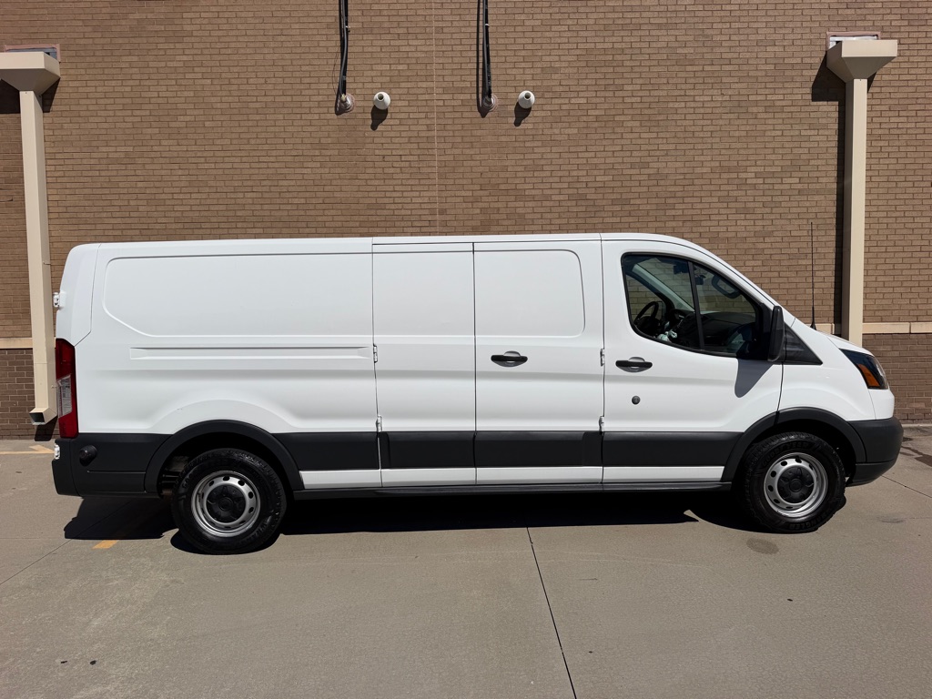 Photo 3 of this FORD TRANSIT T-150