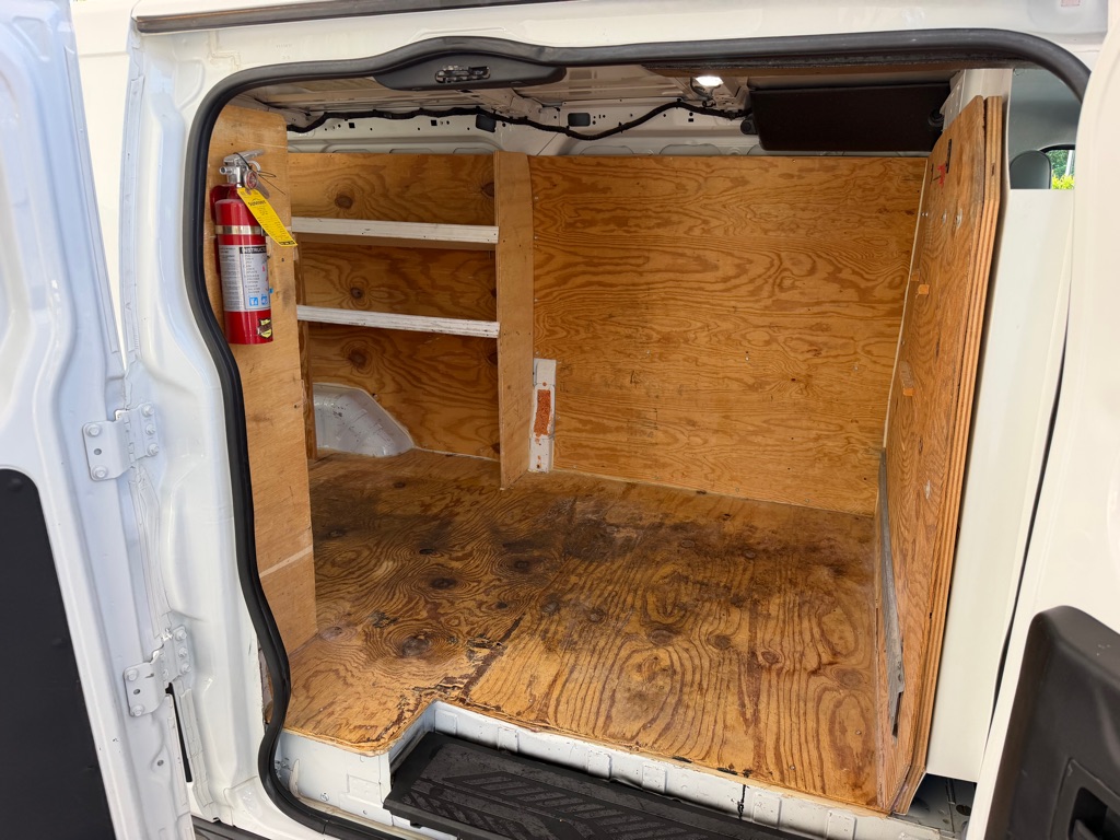 Photo 21 of this FORD TRANSIT T-150