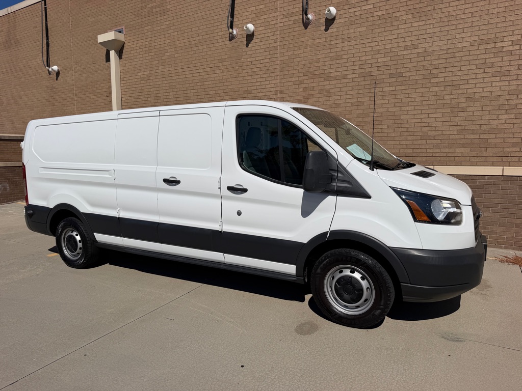 Photo 4 of this FORD TRANSIT T-150