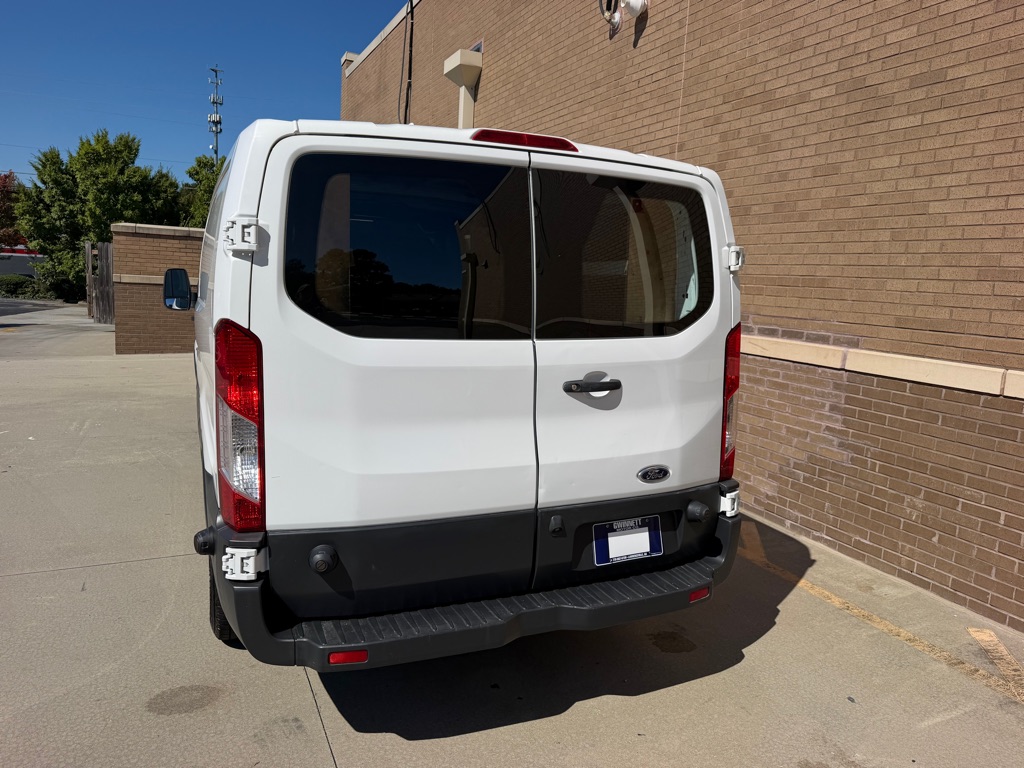 Photo 7 of this FORD TRANSIT T-150