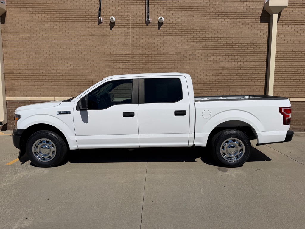 Photo 7 of this FORD F150 XL CREW