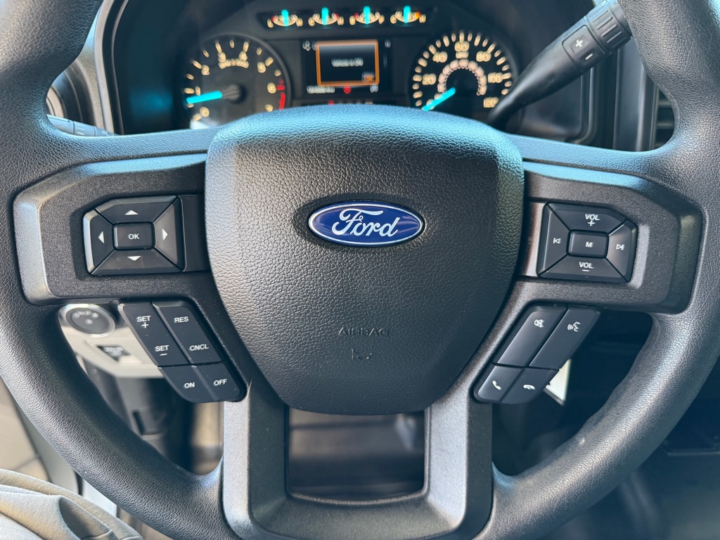 Photo 17 of this FORD F150 XL CREW