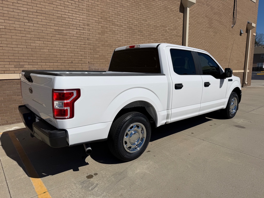 Photo 5 of this FORD F150 XL CREW