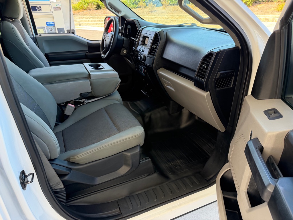 Photo 11 of this FORD F150 XL CREW