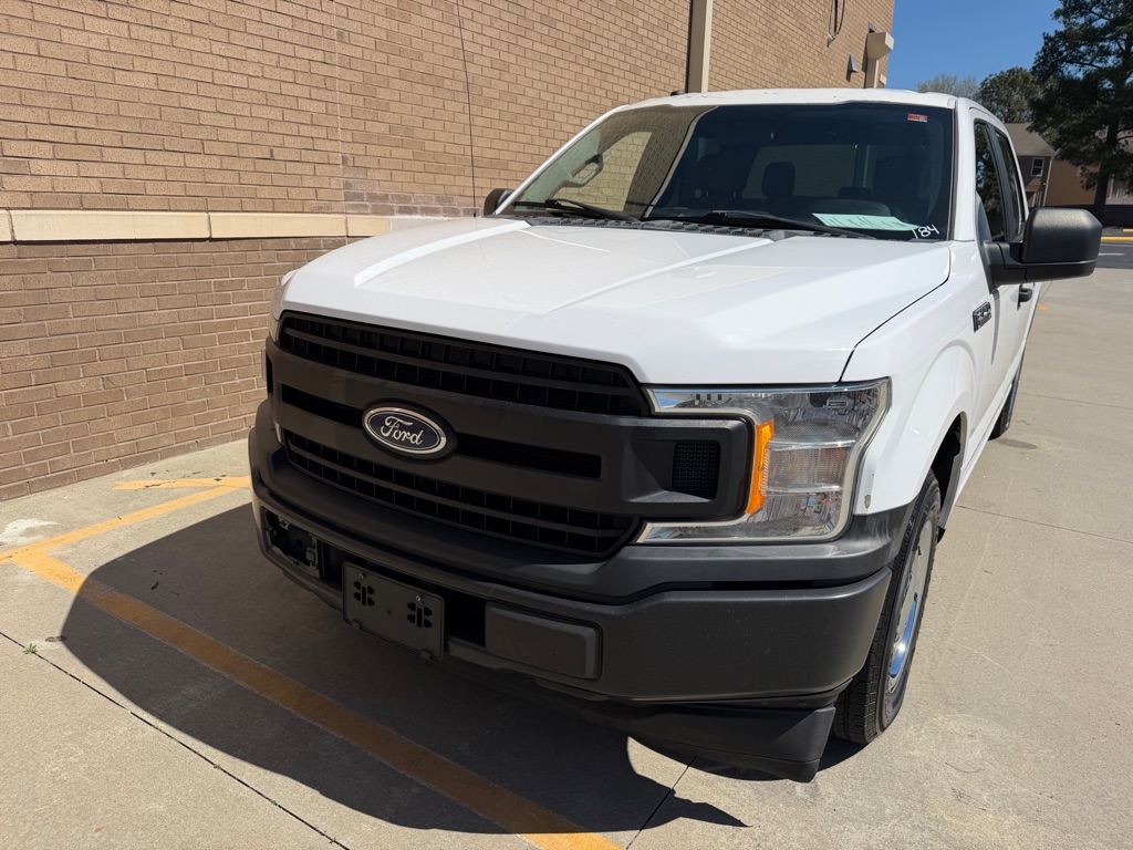 Photo 8 of this FORD F150 XL CREW