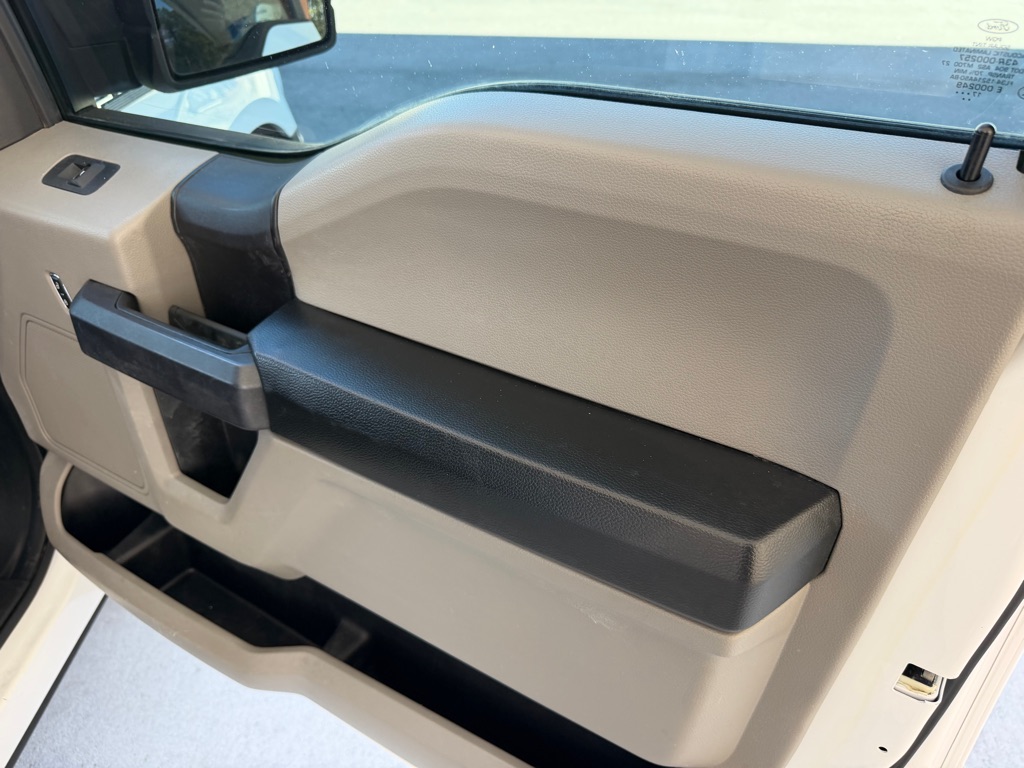 Photo 18 of this FORD F150 XL CREW